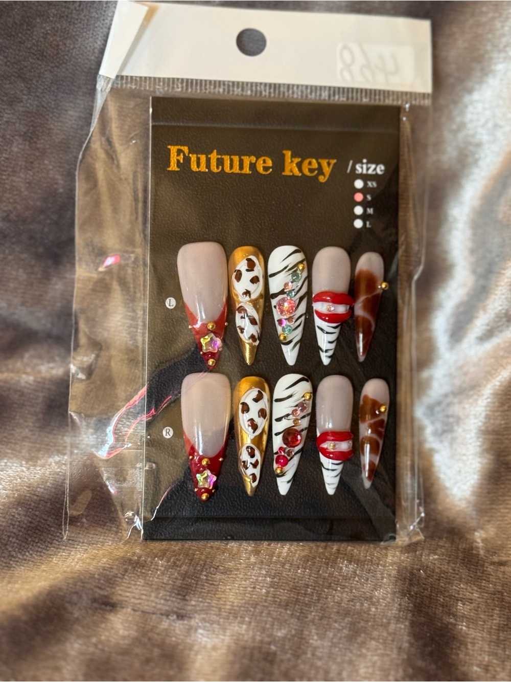 💅#530- Handmade Nails Small Stilletto Lips, Bling, & Cheetah Print w/Reds